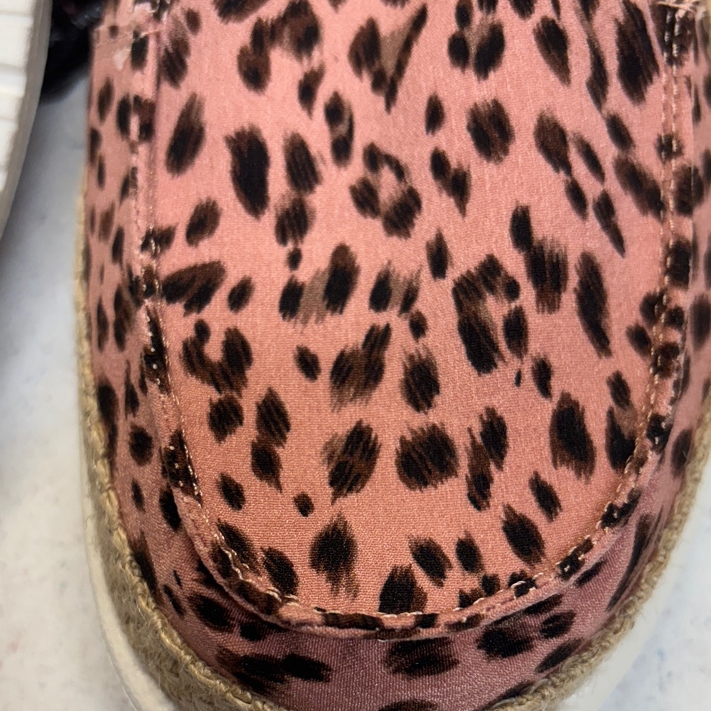 Hey Dude Pink Leopard Women's Loafers - Picture 6 of 8